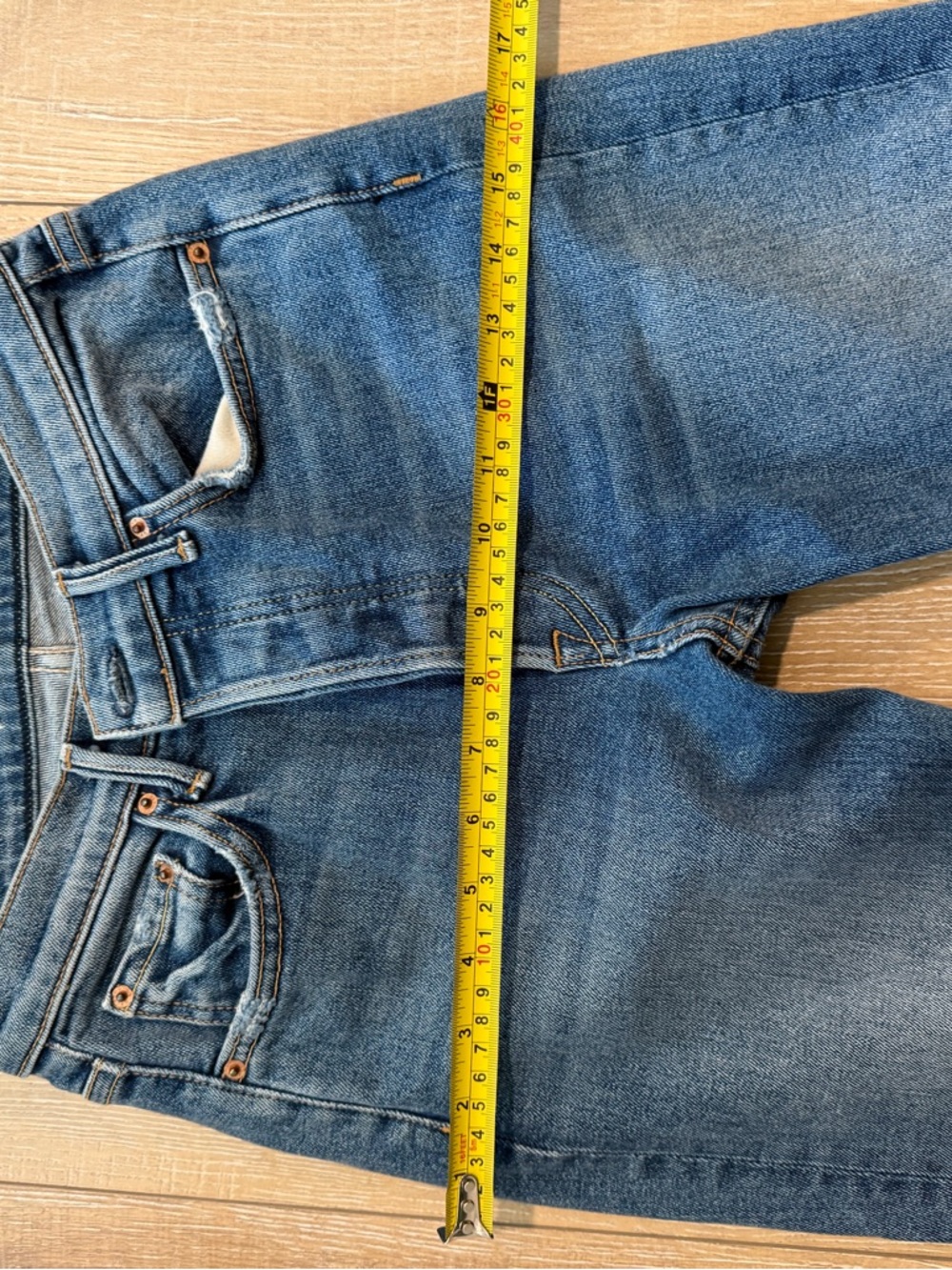 GRLFRND women’s Skinny Jeans in Medium Blue Wash - Picture 4 of 8